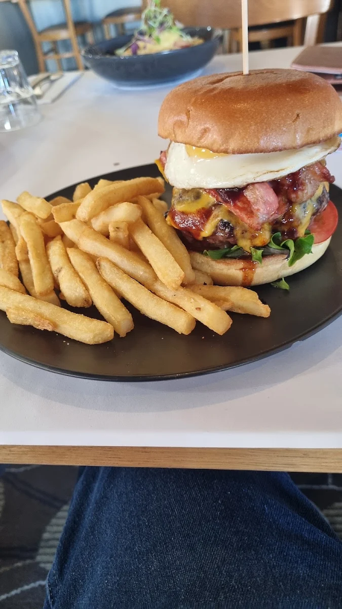Hamburger, Central Bar & Restaurant