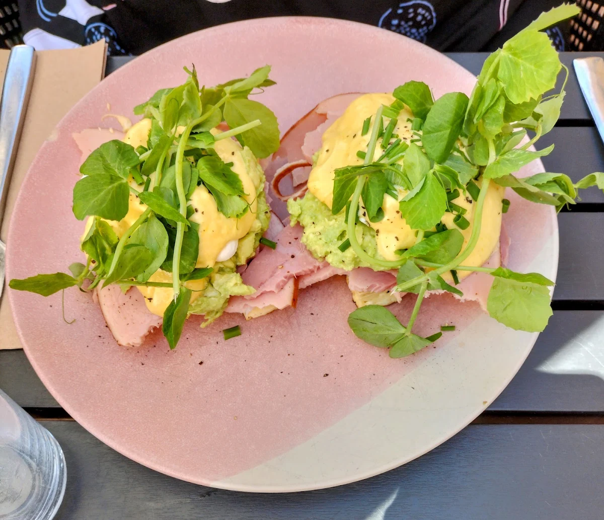 Eggs Benedict, The Seller Door