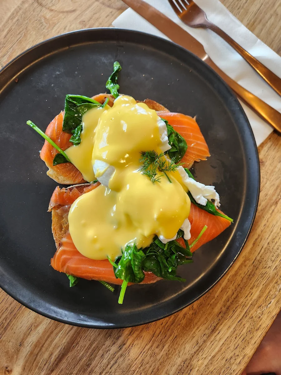 Eggs Benedict, Hungry Grasshopper Café