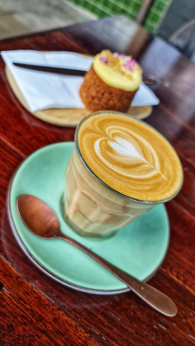 Latte, Hungry Grasshopper Café