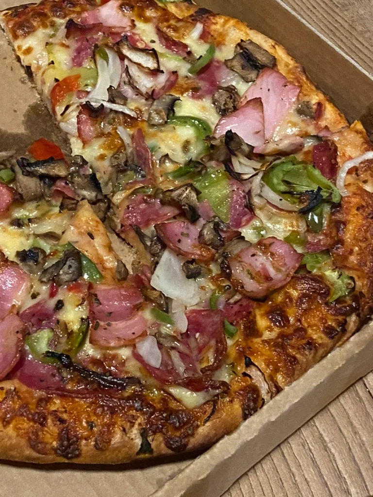 Highlights, Serafinos Blue Lounge Pizzeria
