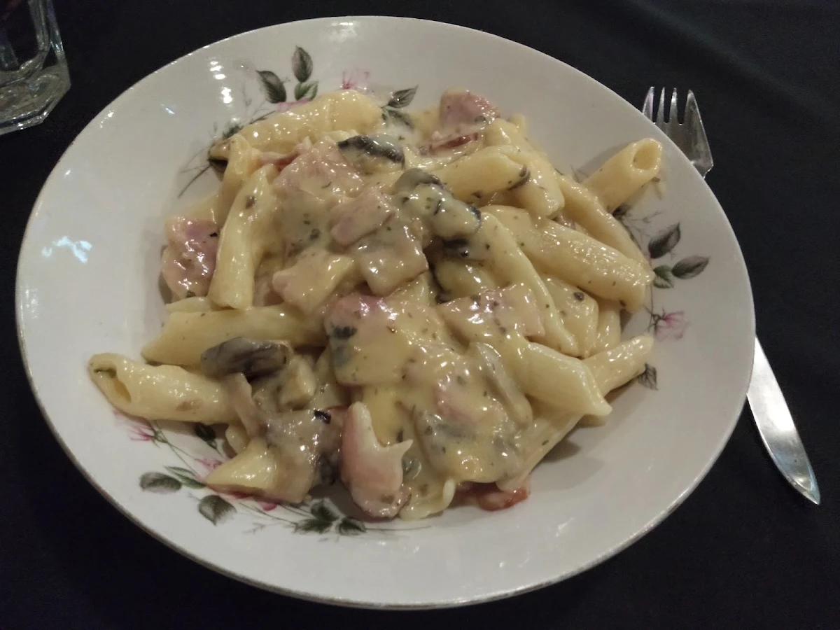 Highlights, Serafinos Blue Lounge Pizzeria