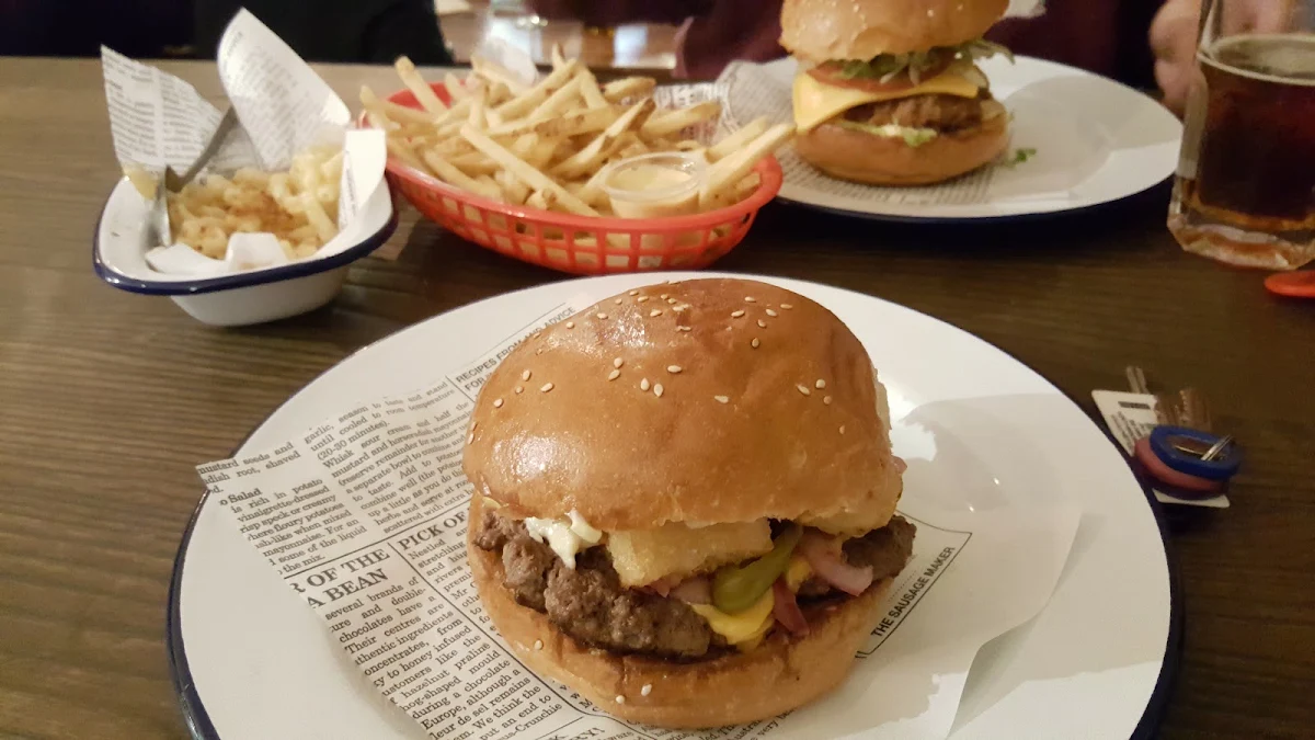 Super, RoyAl's Chicken and Burgers