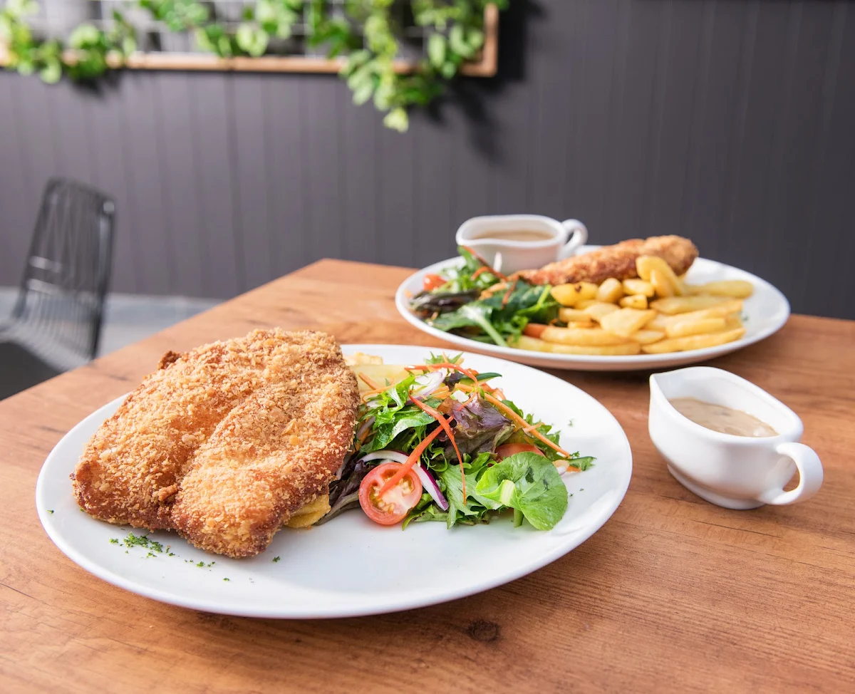 Highlights, Glenmore Tavern