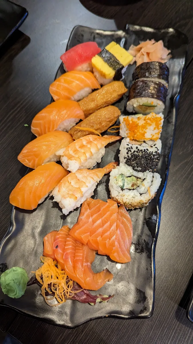 Sushi Sashimi Platter