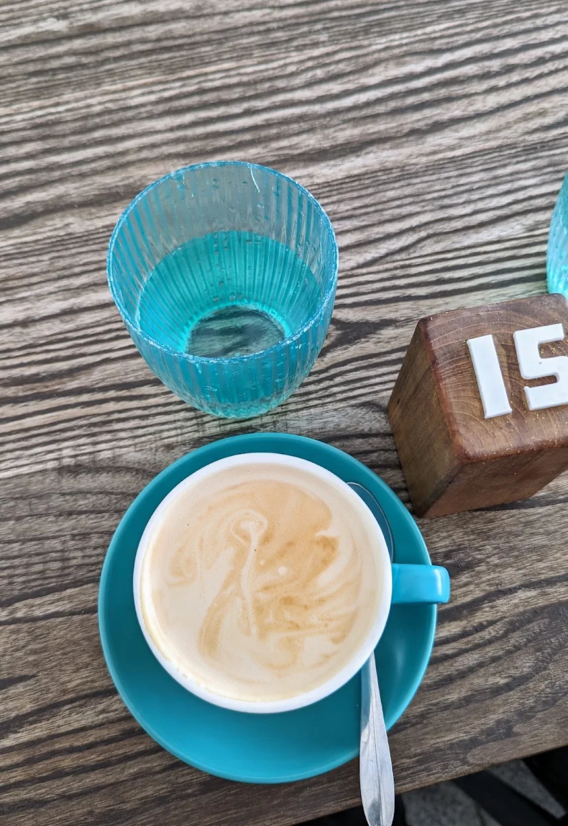 Flat White, Raven Cafe & Grill