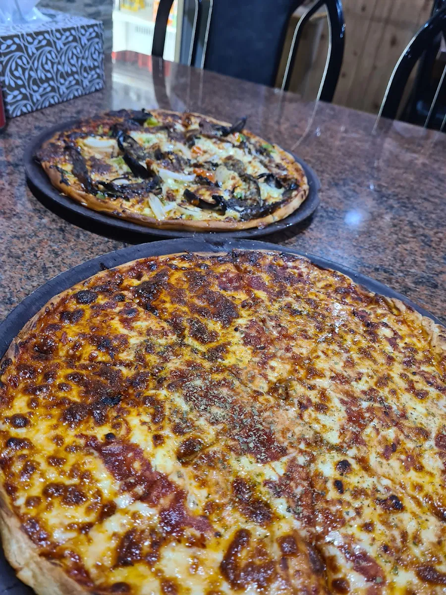Highlights, Wally & Ossies Pizza