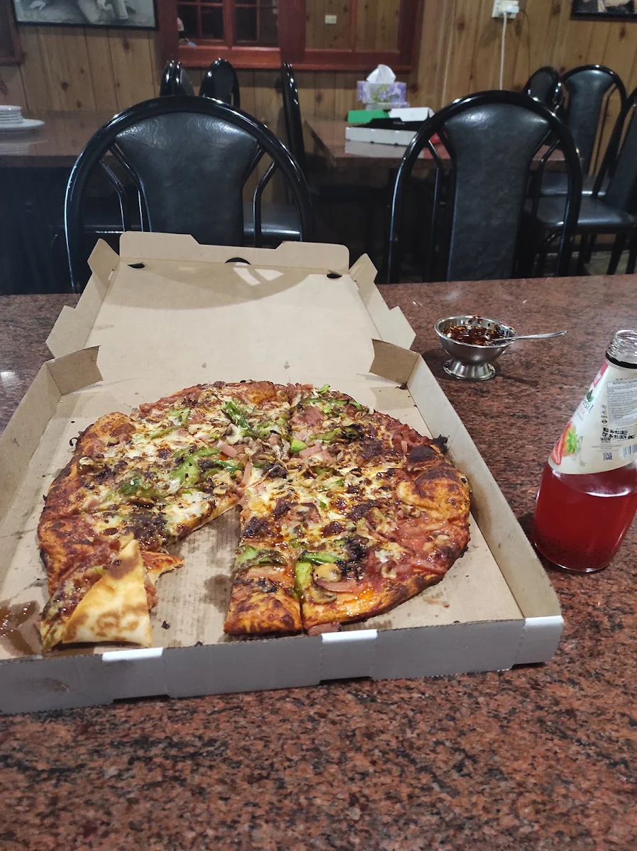 Highlights, Wally & Ossies Pizza