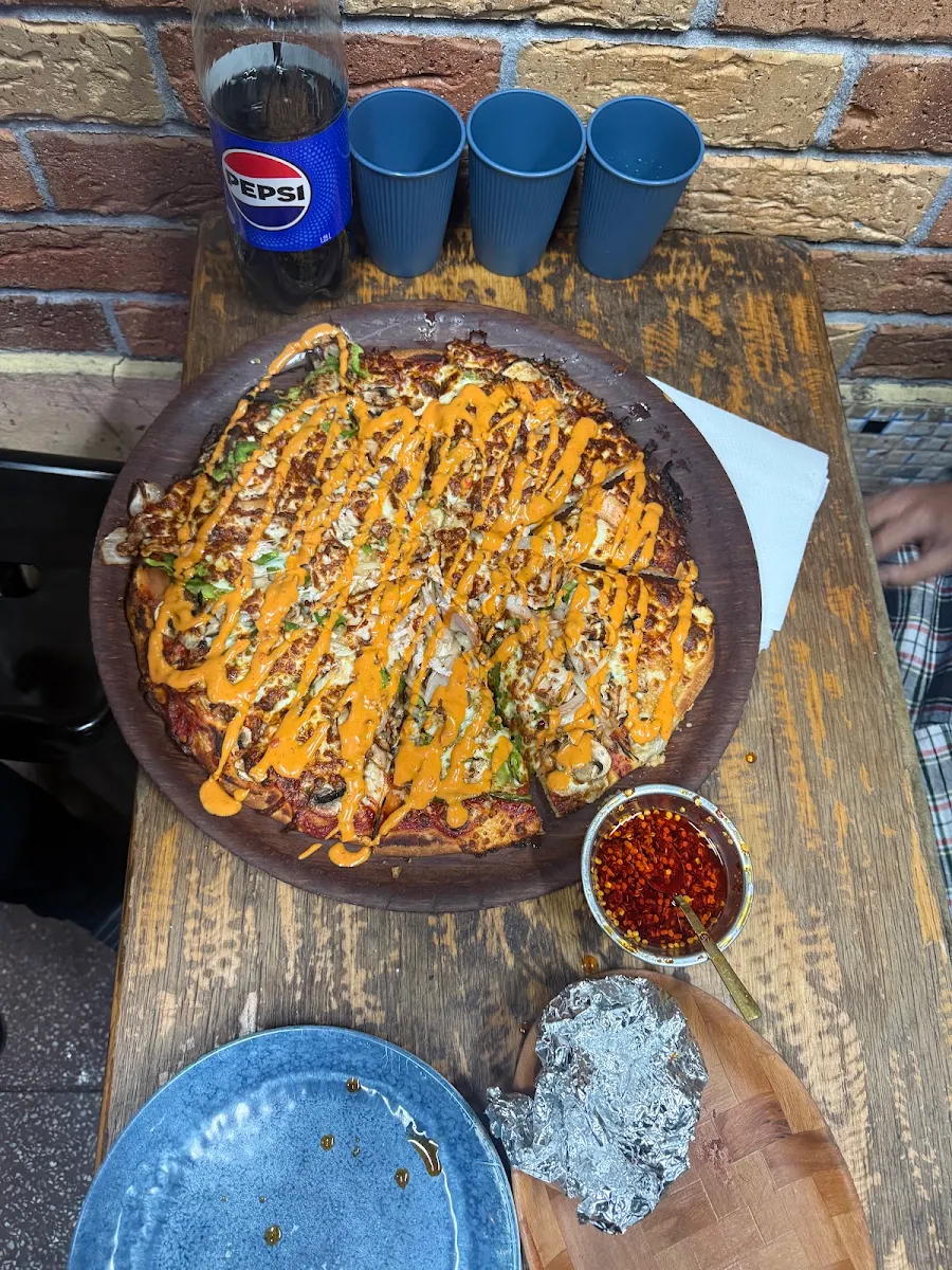 Highlights, Wally & Ossies Pizza