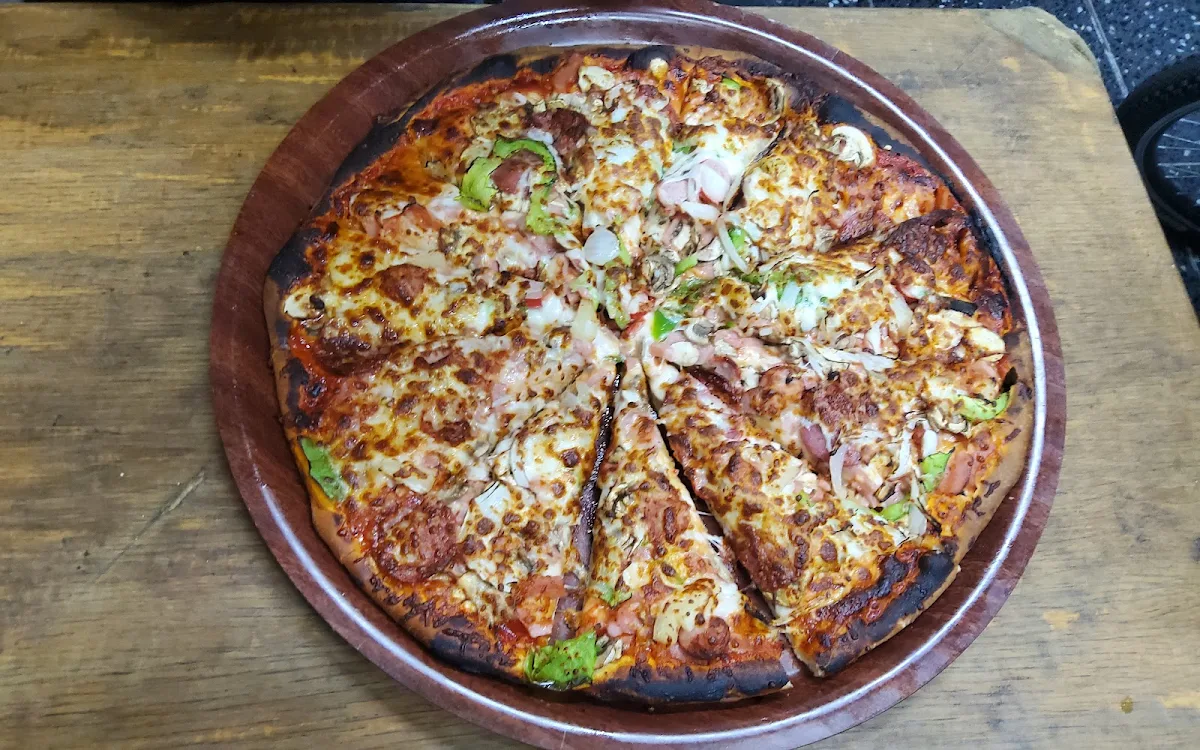 Supreme, Wally & Ossies Pizza