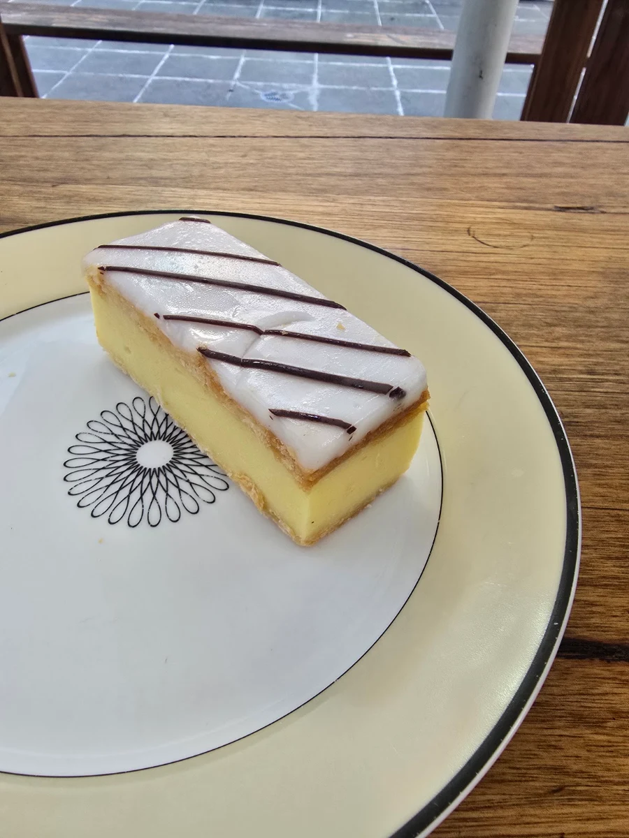 Highlights, Mingle & Nibble Café