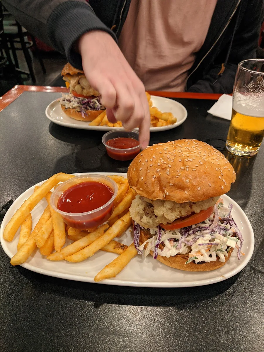 Fried Chicken Burger, Zetland Hotel