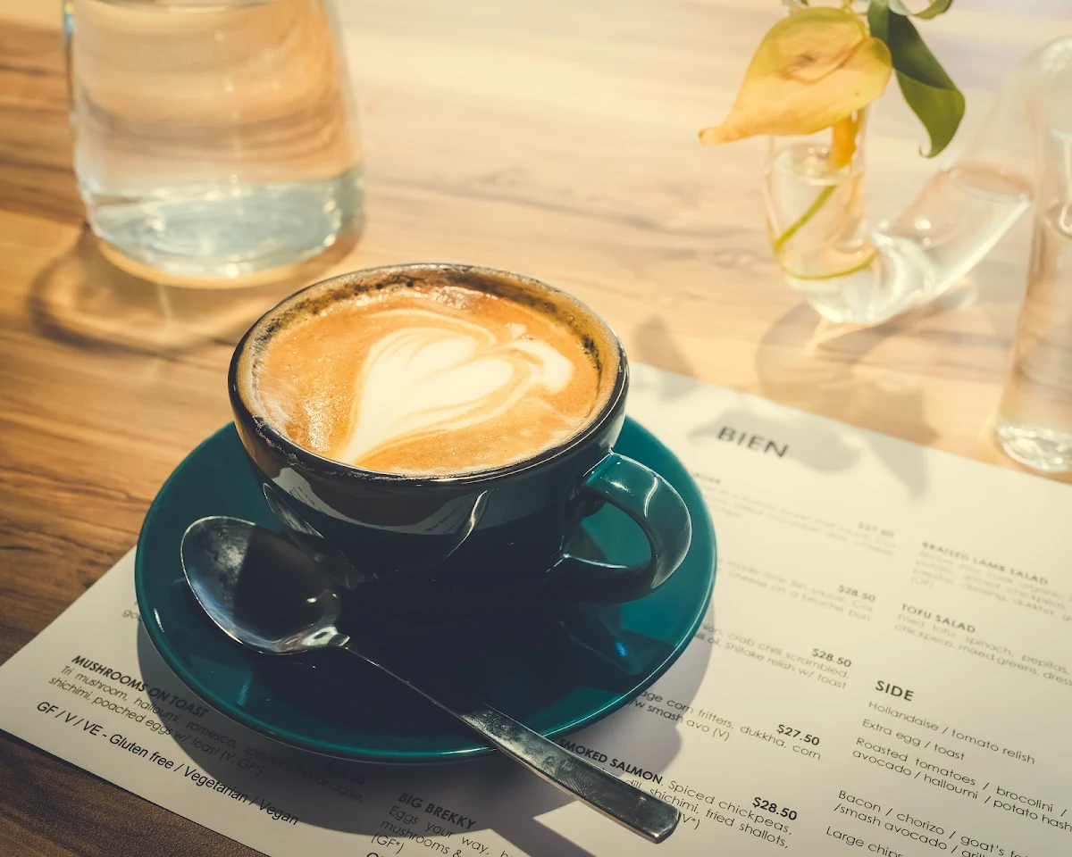 Highlights, Cafe bien