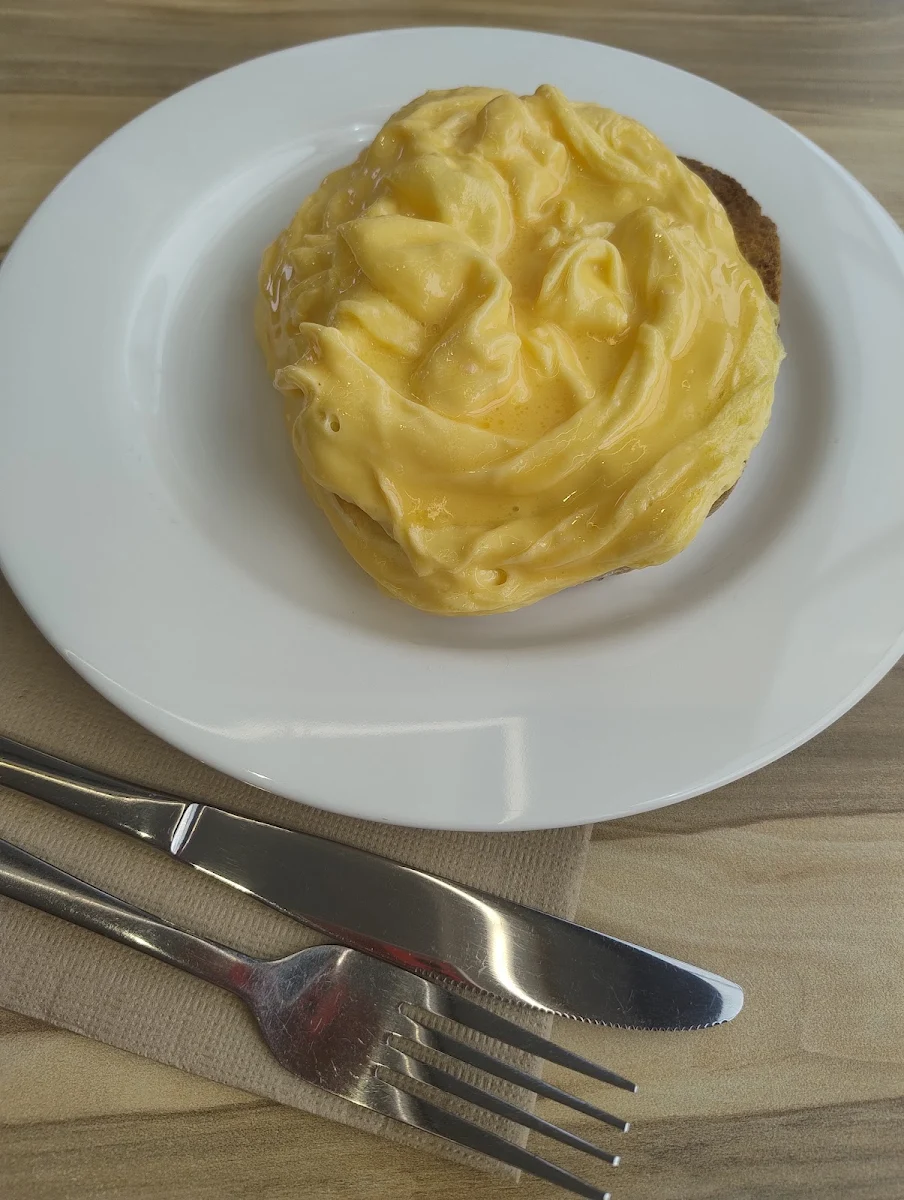 Scrambled Eggs, Cafe bien
