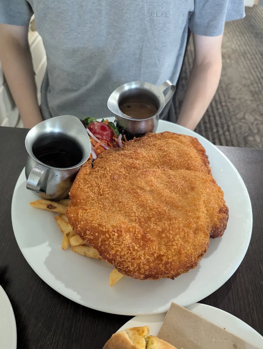 Mega Chicken Schnitzel, Milang Pier Hotel