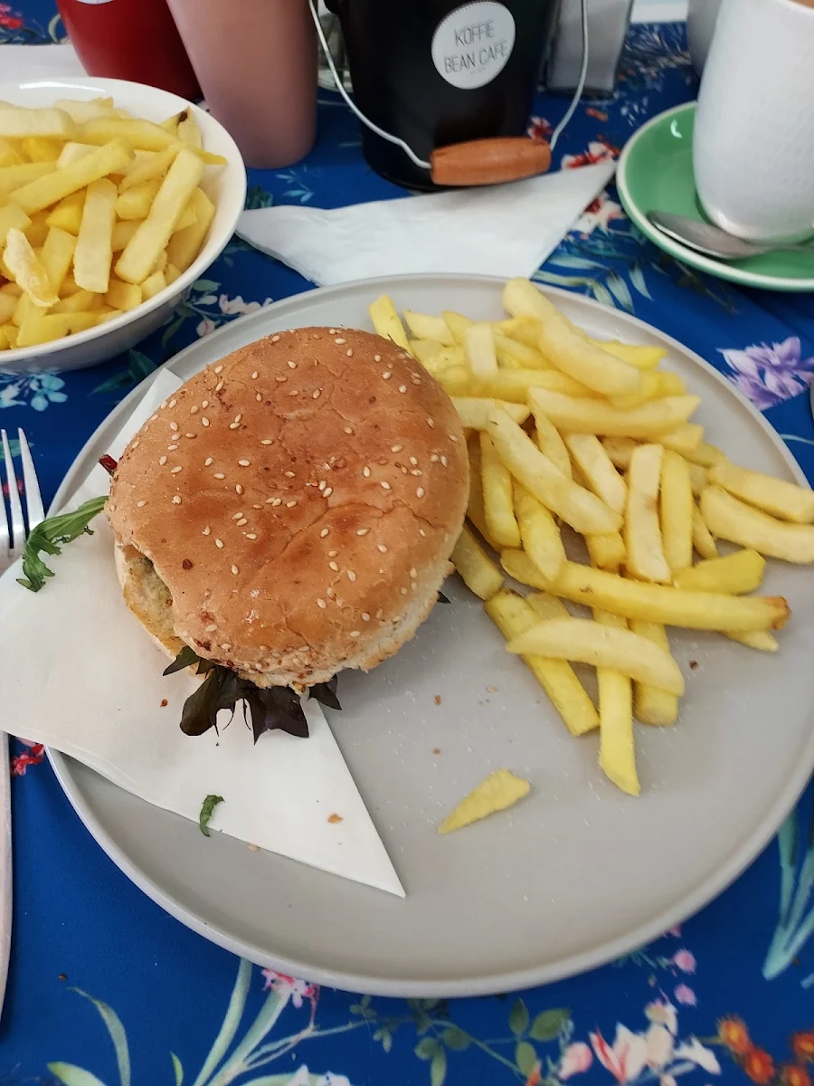 Cheeseburger, Koffie Bean Café