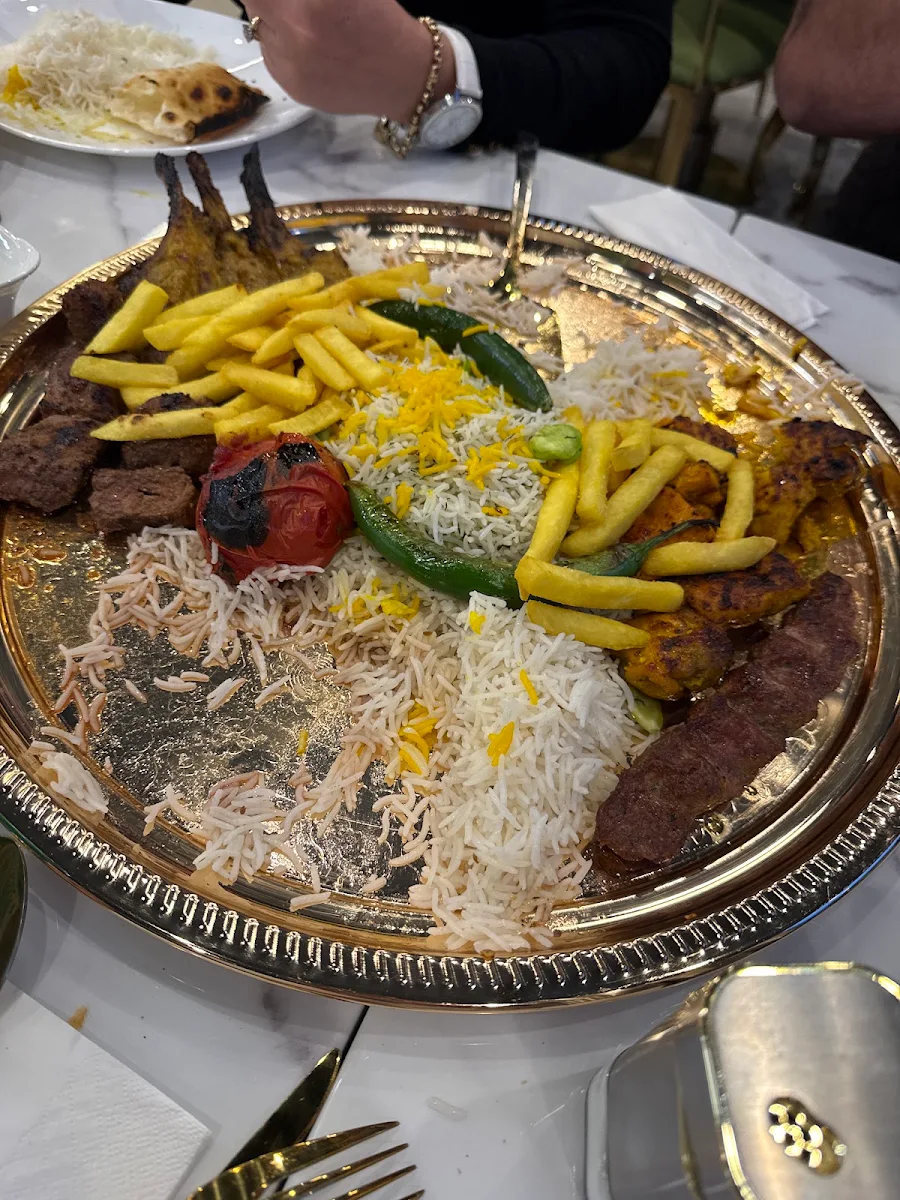 Highlights, Restaurant Joya
