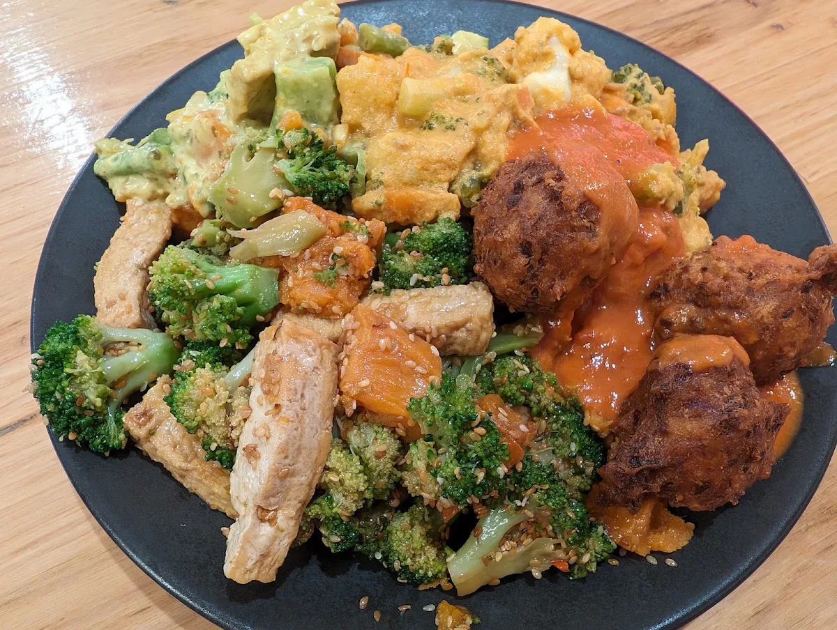 Large Mix, Govindas Coolangatta