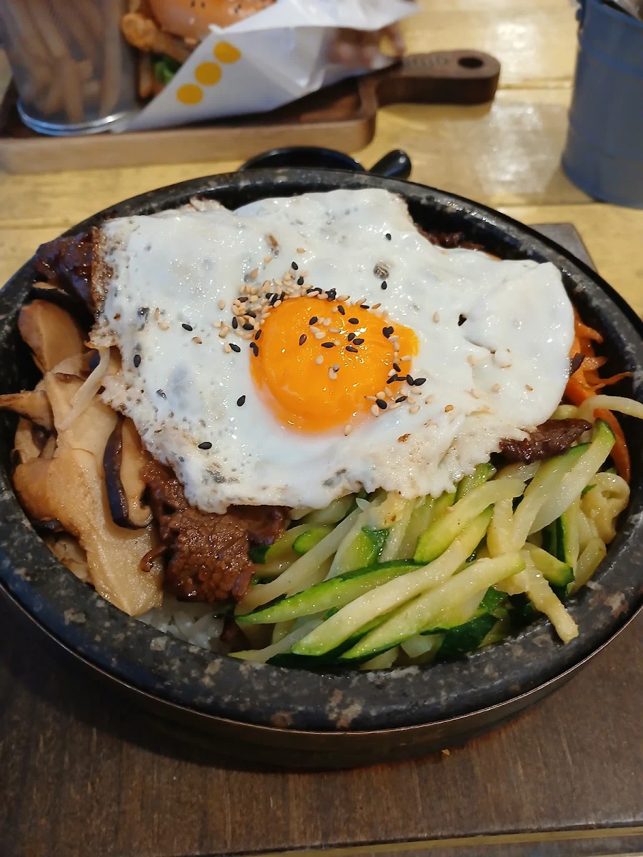 Bibimbap, Momo Chicken