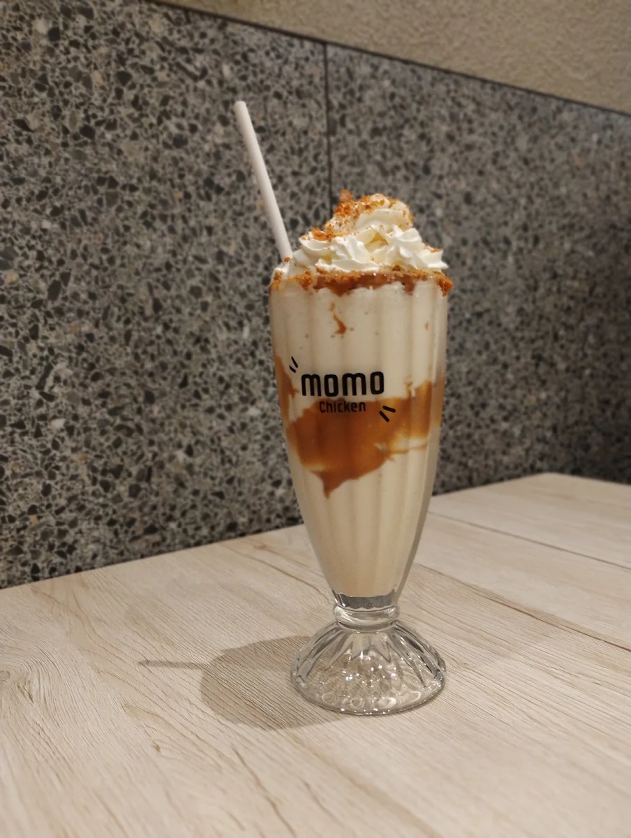 Biscoff Milkshake, Momo Chicken