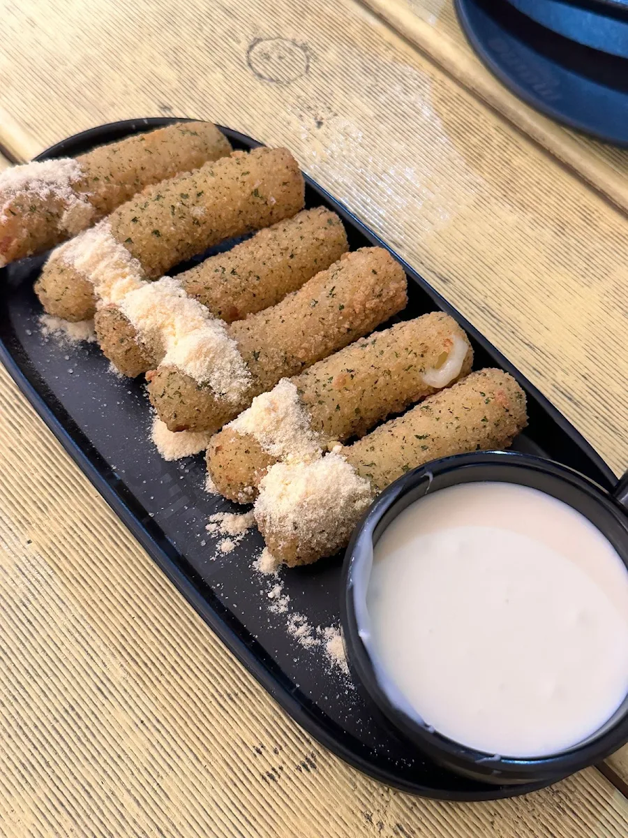 Mozzarella Sticks, Momo Chicken