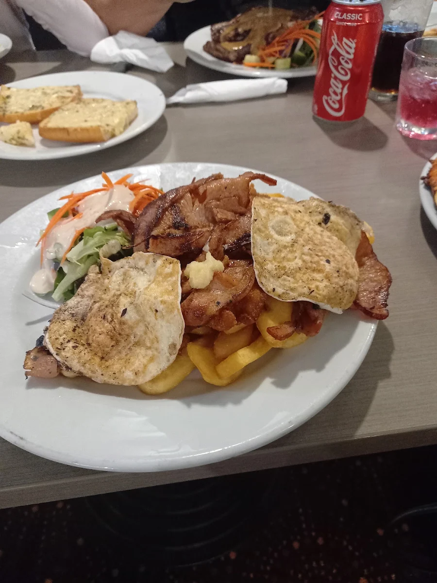 Aussie Schnitzel, Riverstone Hotel