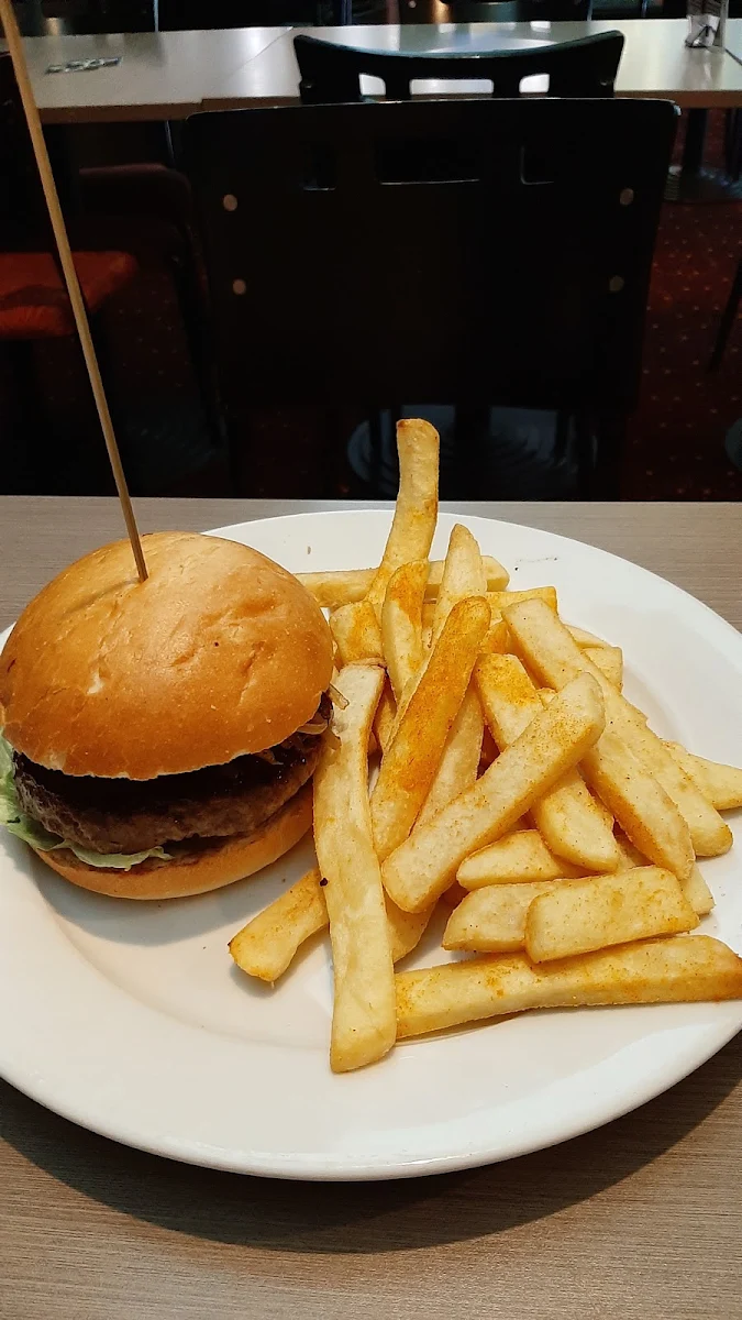 Beef Burger, Riverstone Hotel