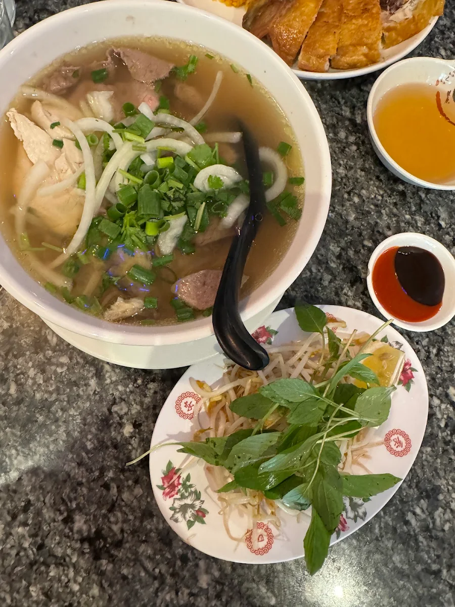 Pho Slice, Pho Thao
