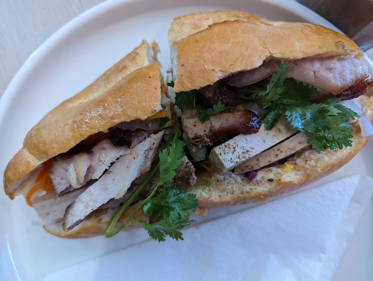 Bahn Mi, Rolland Cafe