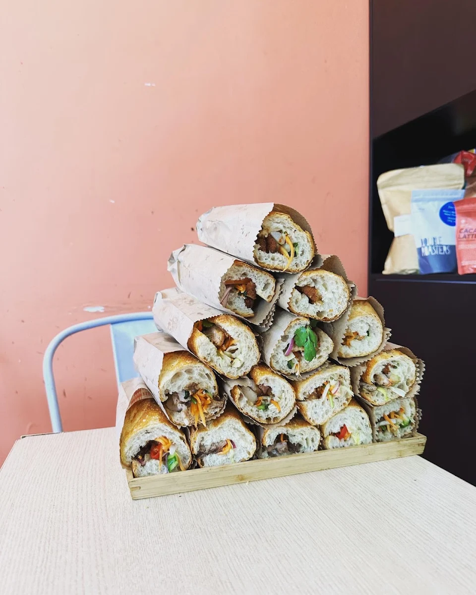 Highlights, Rolland Cafe