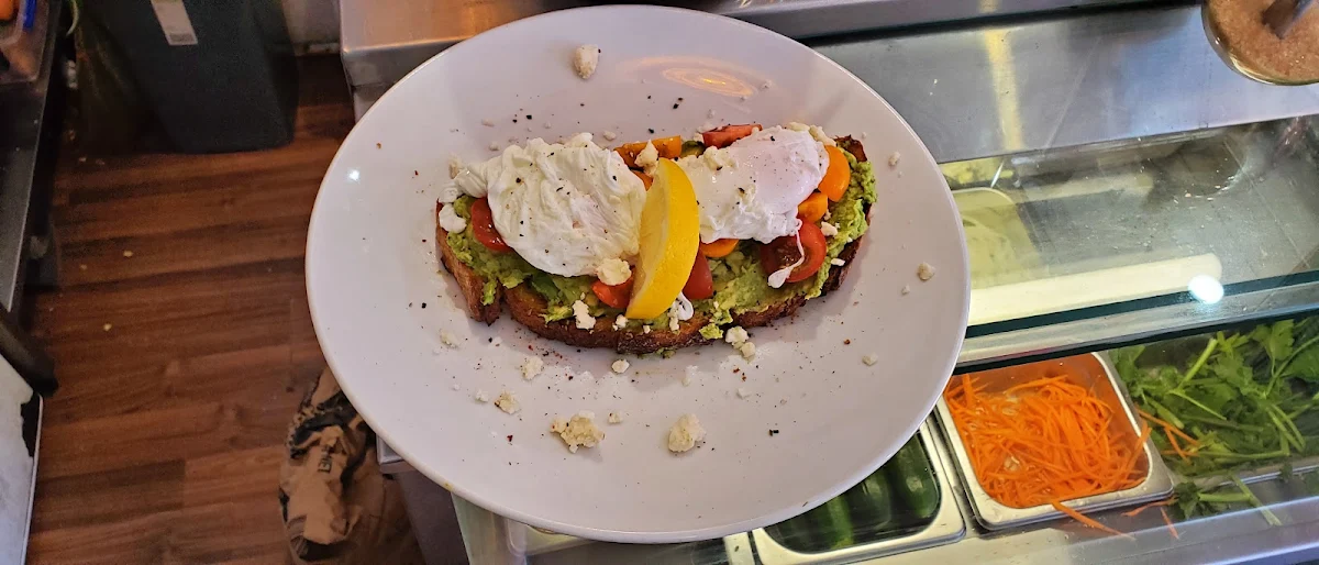 Smashed Avocado, Rolland Cafe