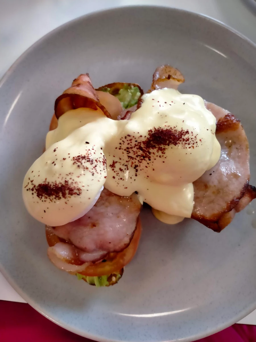 Avocado Eggs Benedict