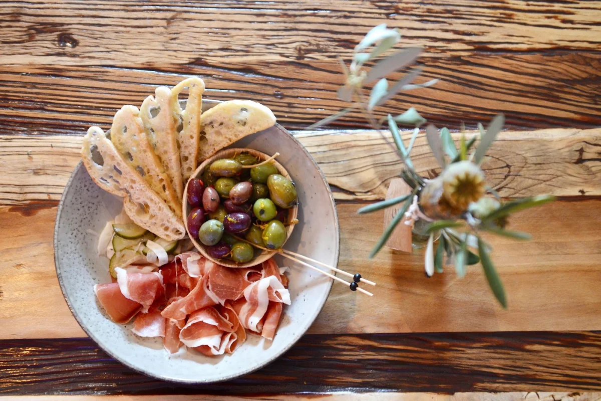 Highlights, Juniper Bar