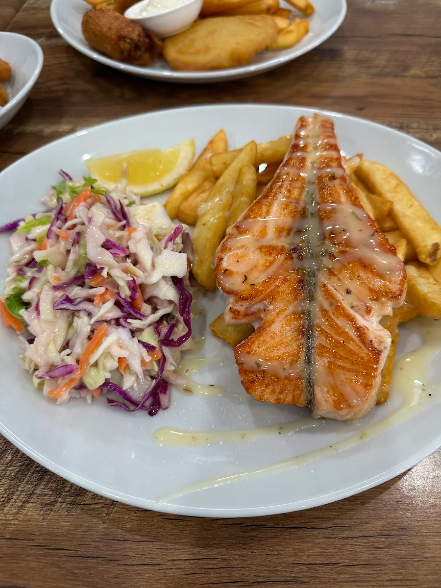 Grilled Salmon Coleslaw and Chips