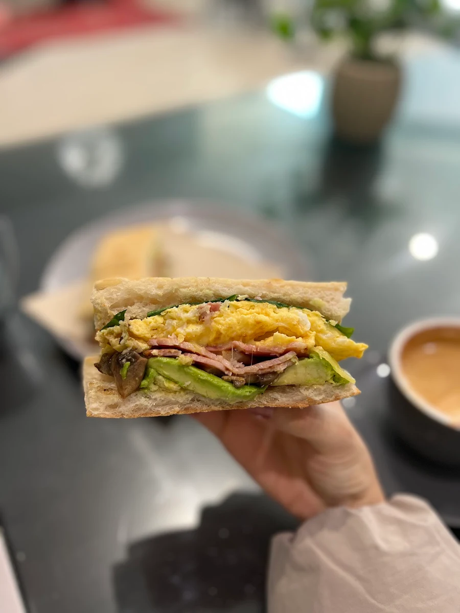 Highlights, Chandos cafe