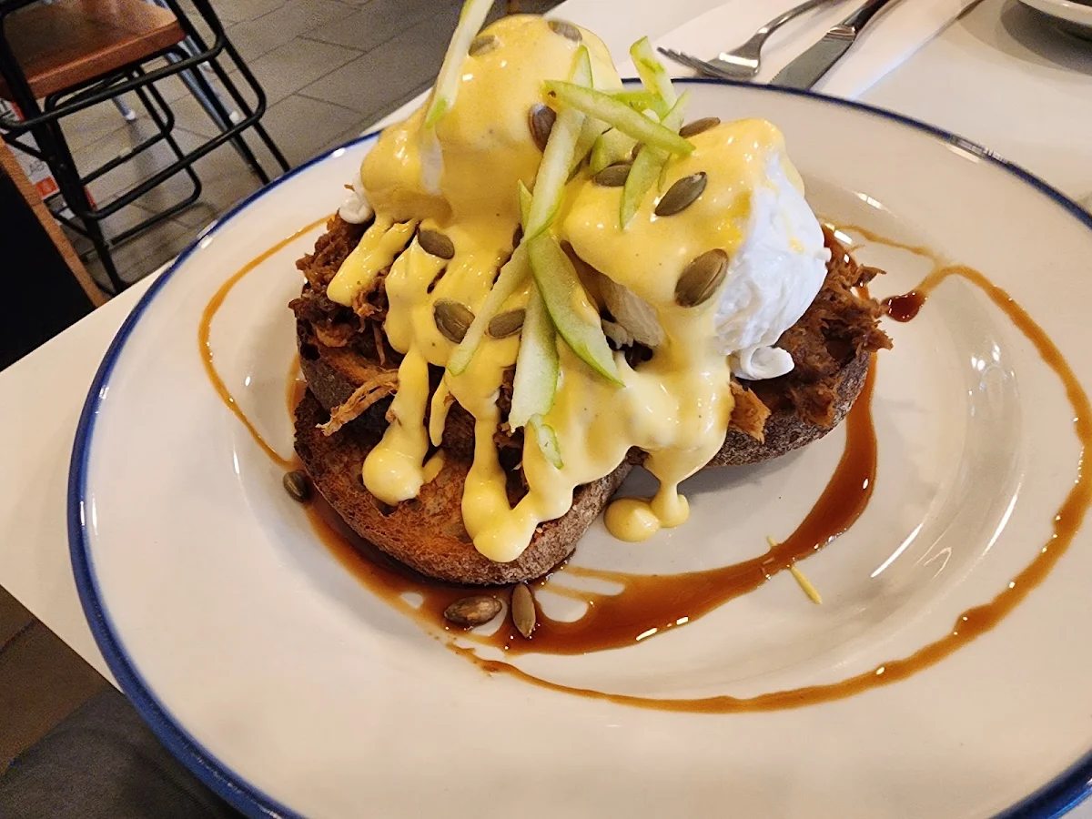 Pulled Pork Benedict