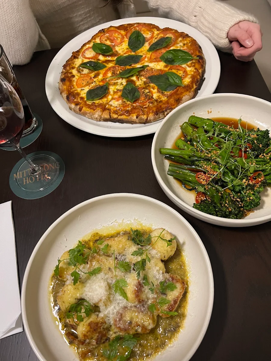 Highlights, Mittagong Hotel