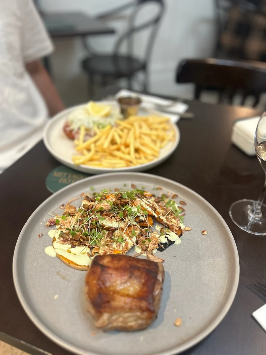Highlights, Mittagong Hotel