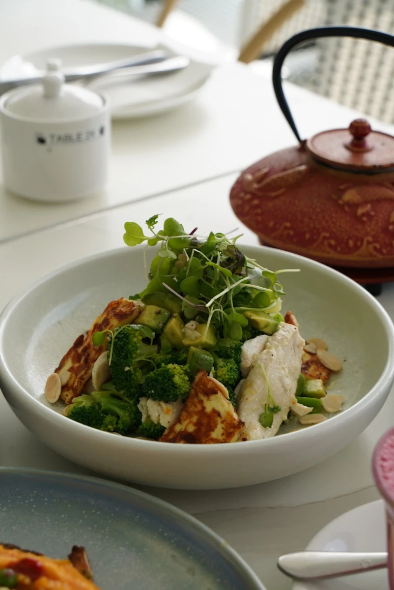 Chicken & Avo Salad