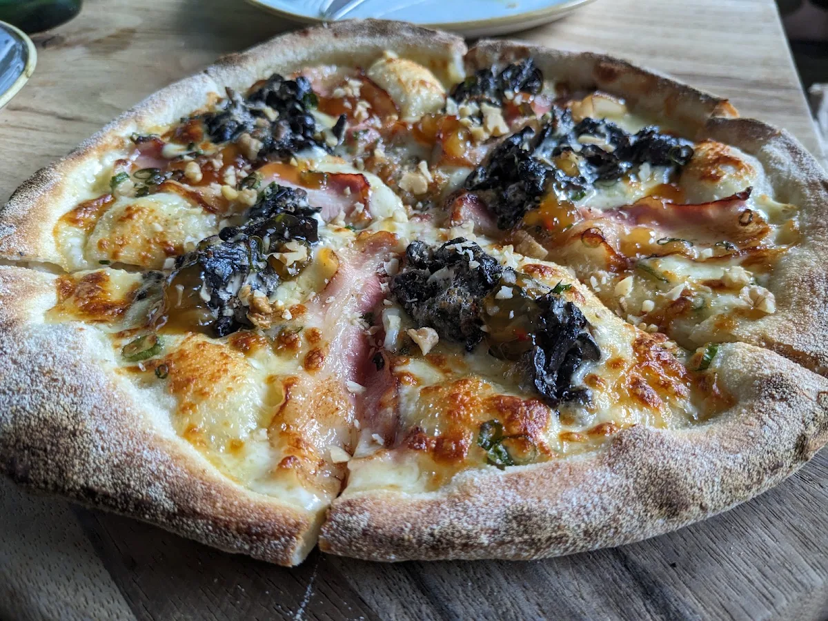 Raven Carbonara Pizza