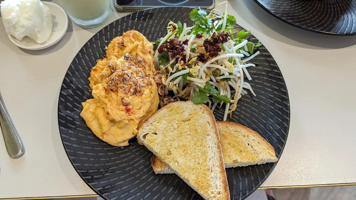 Chilli Scrambled Eggs