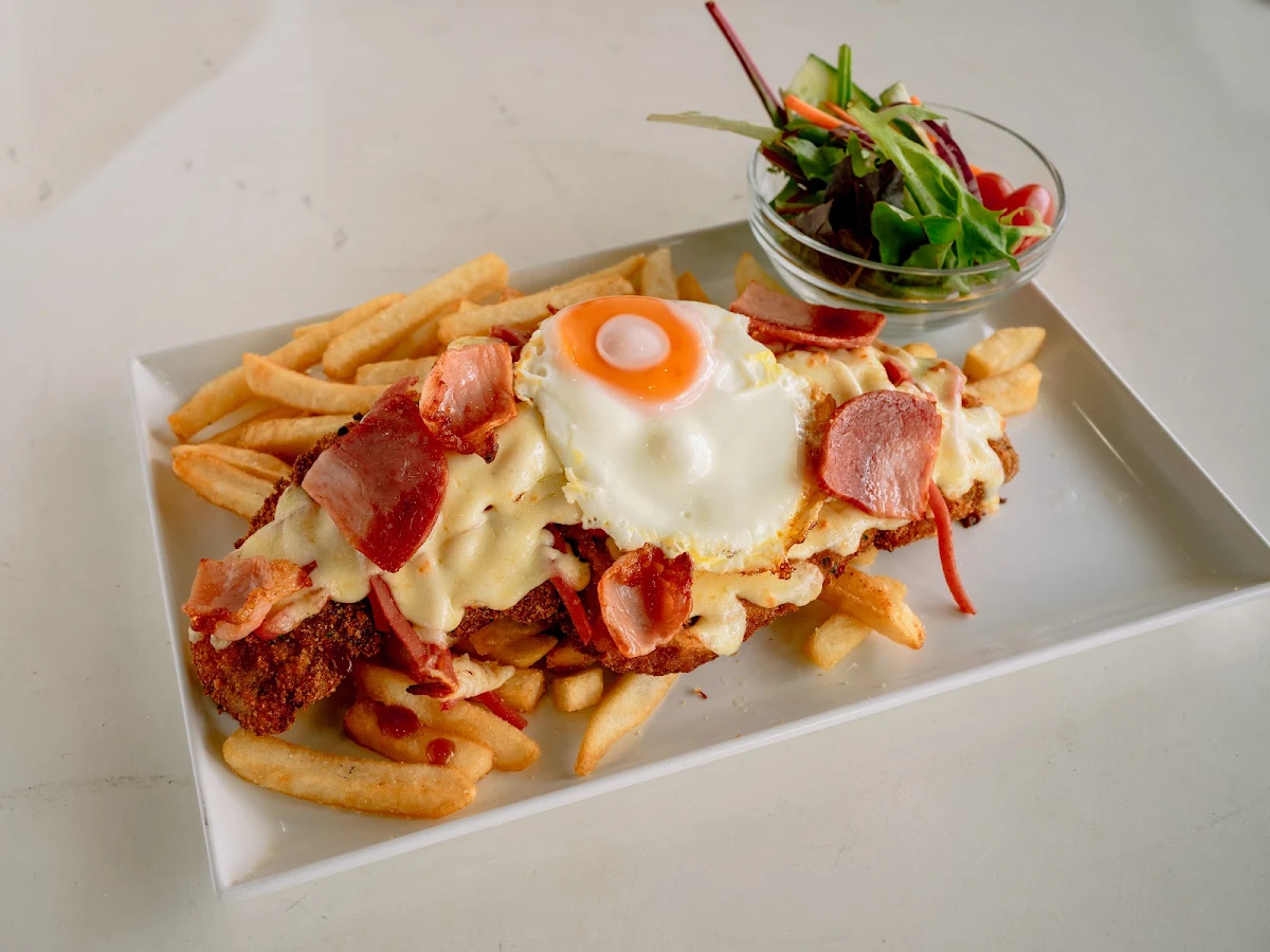 Highlights, Romenia Restaurant and Pizza Bar