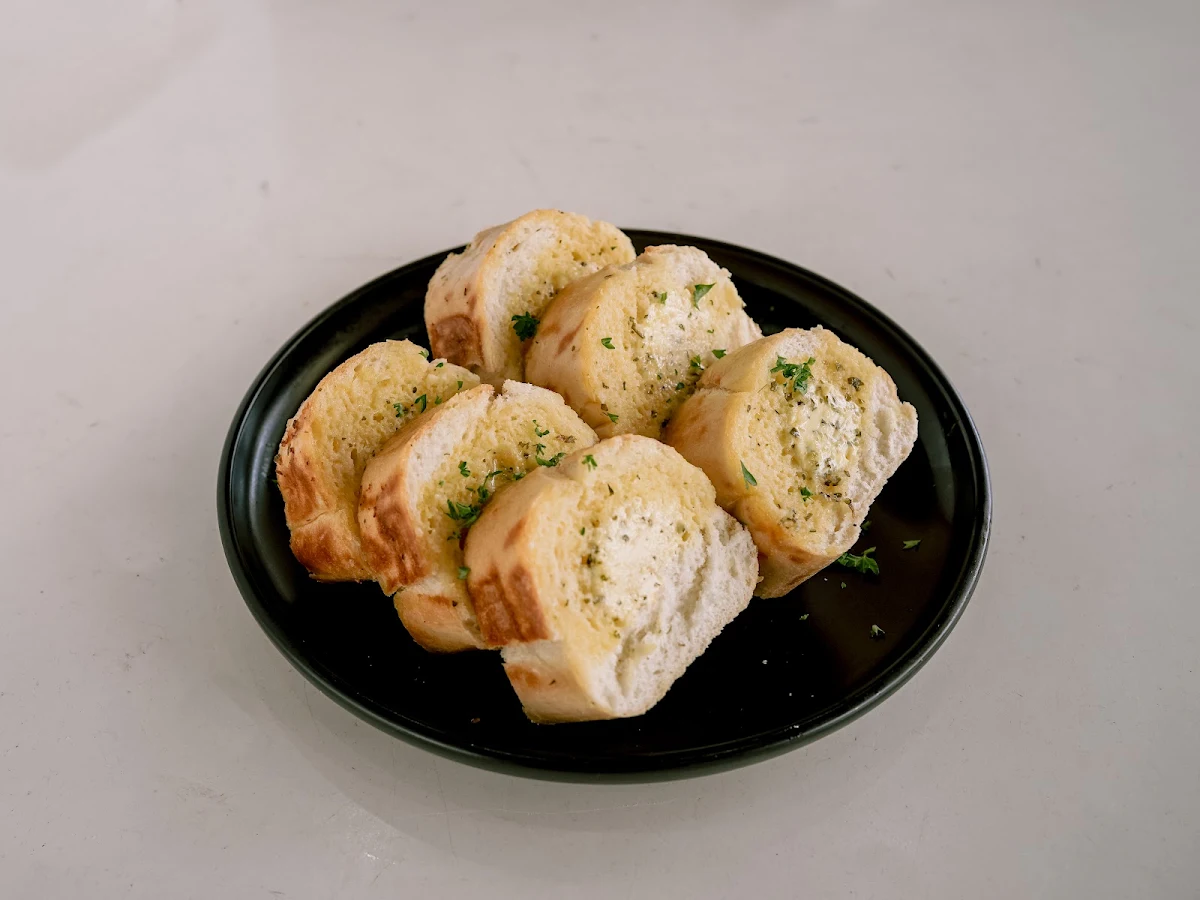 Highlights, Romenia Restaurant and Pizza Bar