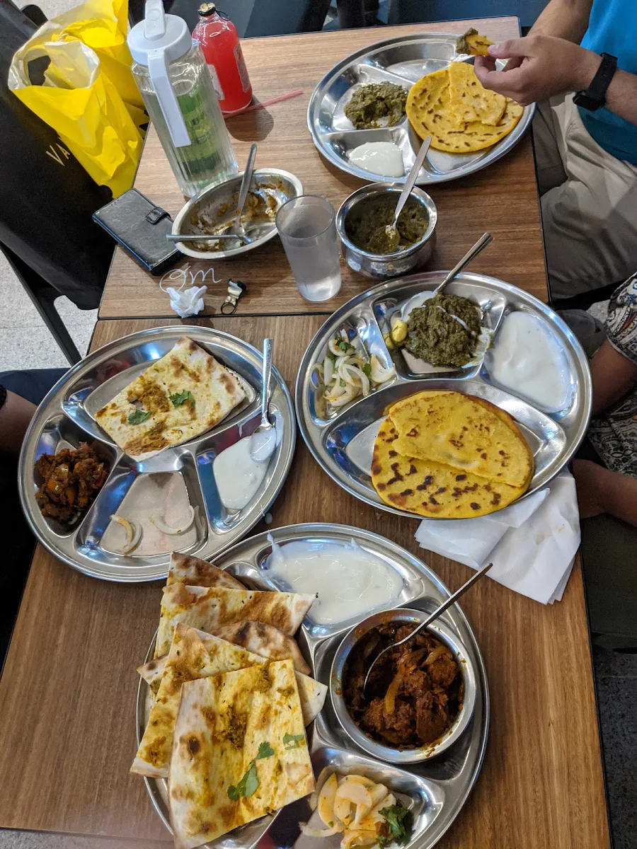 Sarson Ka Saag, Om Vegetarian