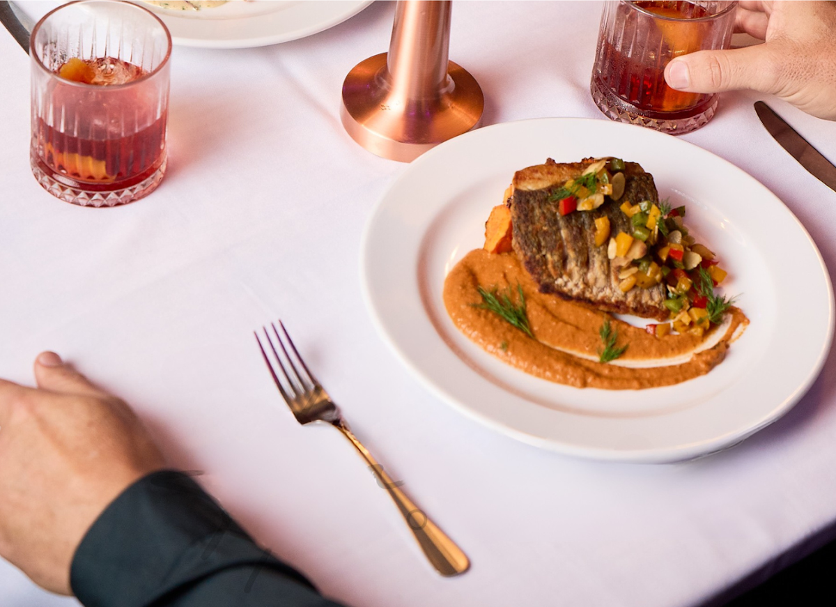 Highlights, Twin Peeks Lingerie Restaurant