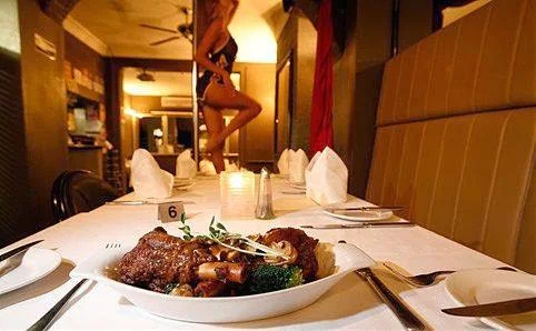 Highlights, Twin Peeks Lingerie Restaurant