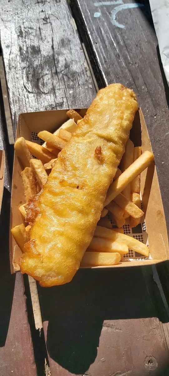 Hoki & Chips, Hooked on the harbour