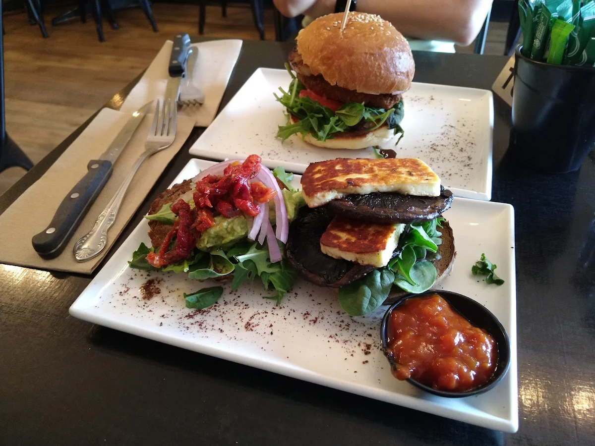 Vegetarian Bagel Sandwich