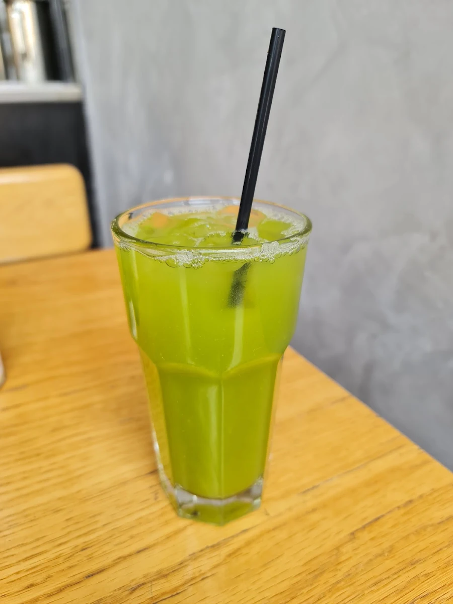Pineapple Celery Apple Kale Lemon Ginger and Mint Juice