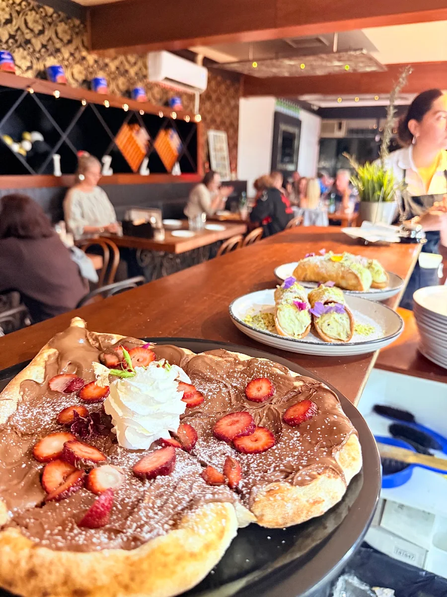 Nutella Pizza with Strawberries and Icing Sugar